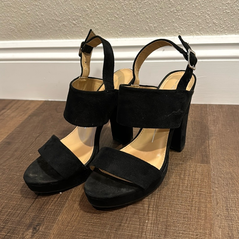 Black heels size 6.5